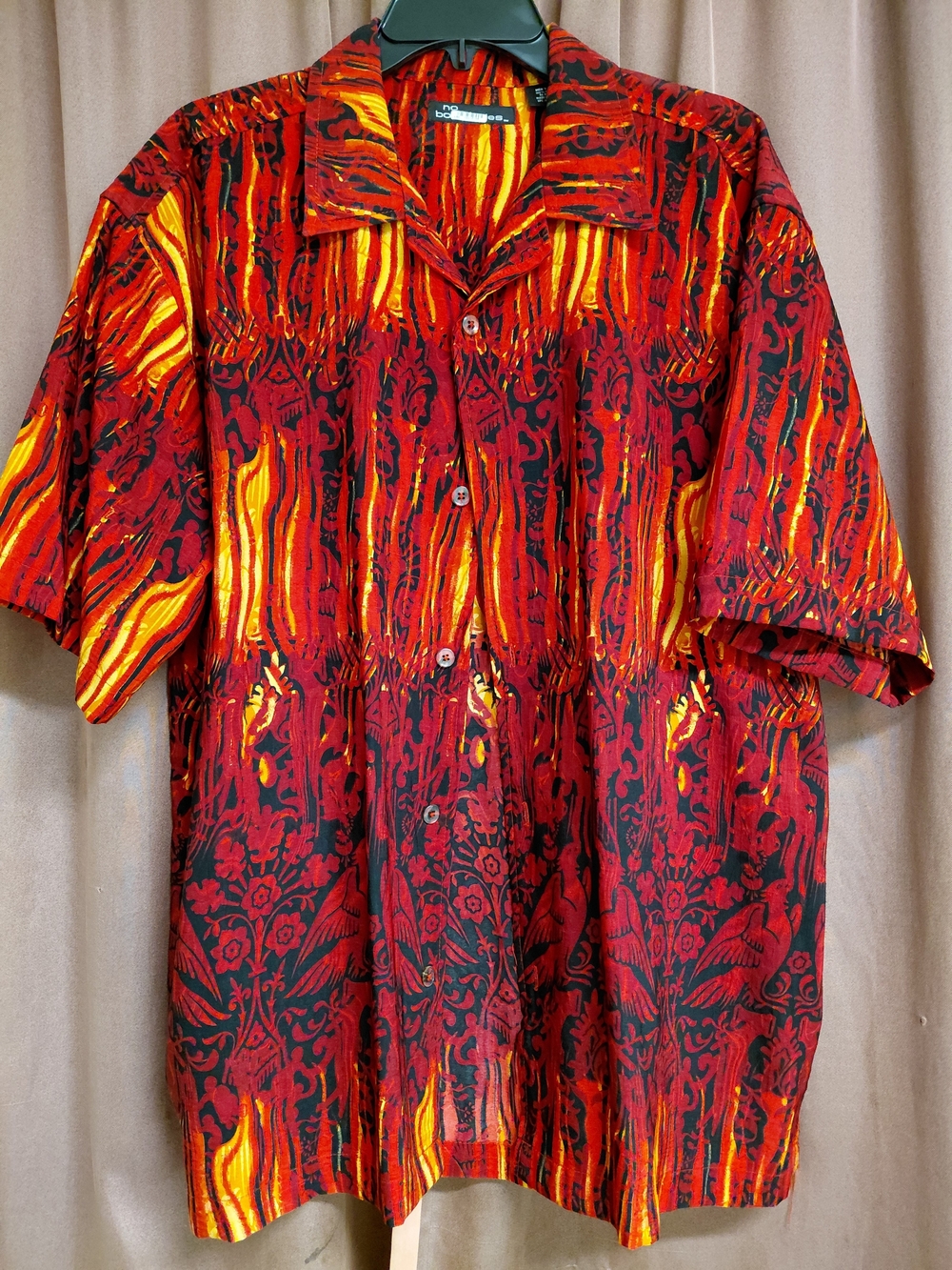 No Boundaries Red and Yellow Short Sleeve Button-Down Camp Shirt Mens (L)